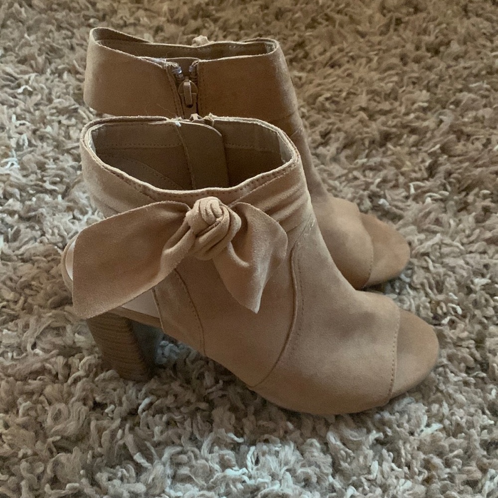Fergalicious Tan wedges